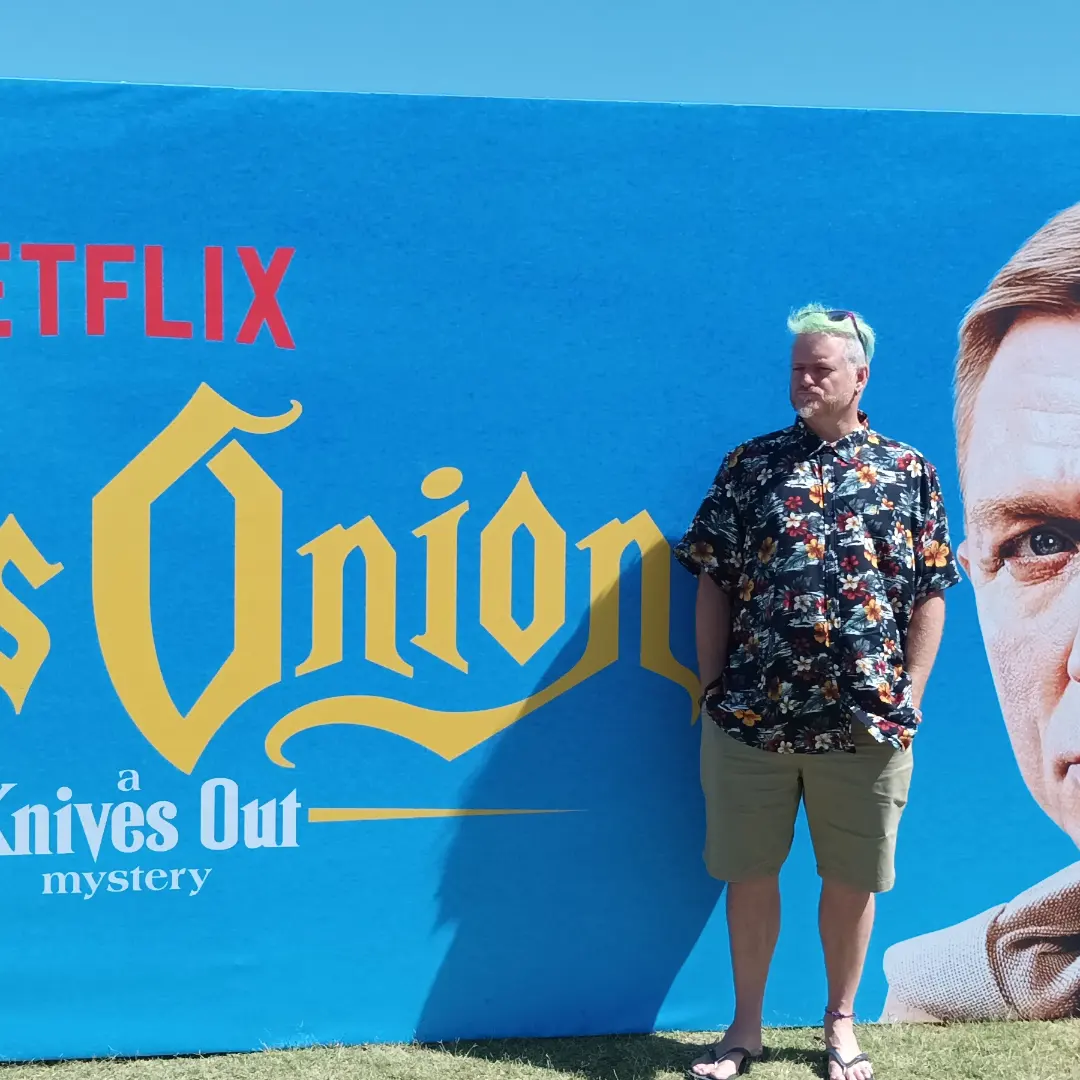 Glass Onion screening